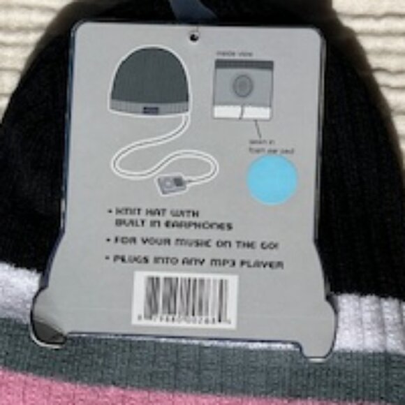 Knit Beanie with removeable earphones - Picture 9 of 10